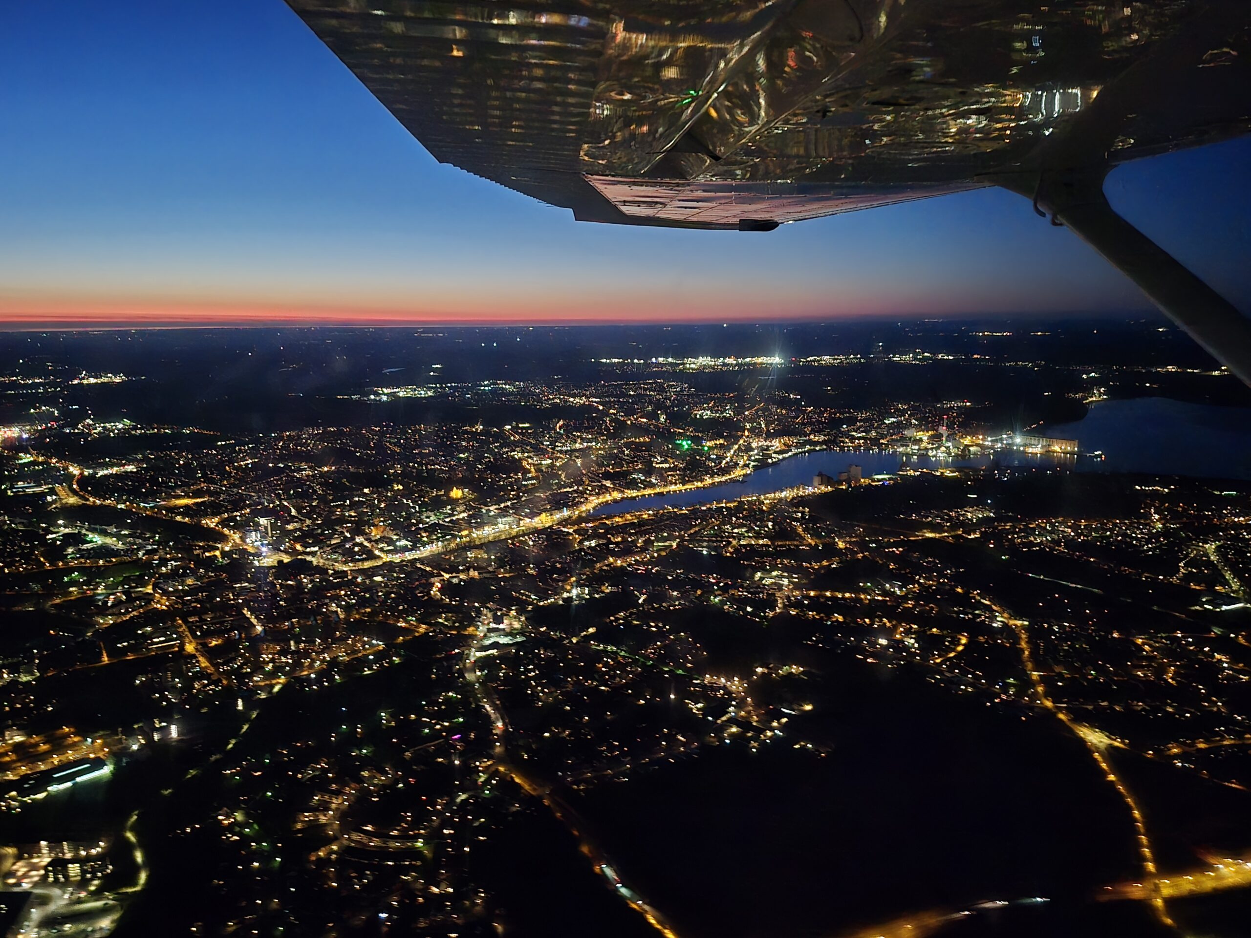 Mehr über den Artikel erfahren Nachtflug in Flensburg
